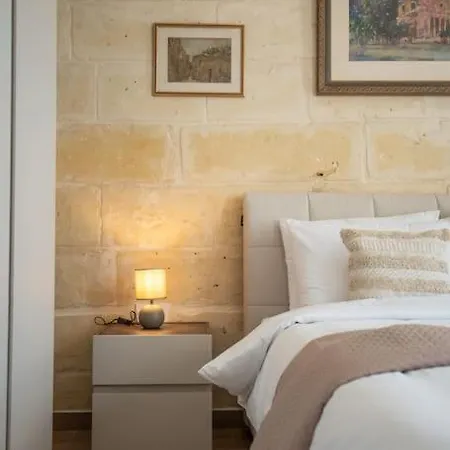 Exclusive Seafront Townhouse Sliema, Valletta Sea View 度假居