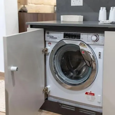 Exclusive Seafront Townhouse Sliema, Valletta Sea View 別荘 *