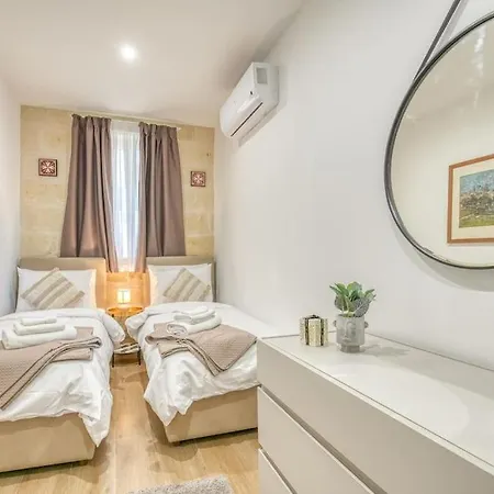 Exclusive Seafront Townhouse Sliema, Valletta Sea View *