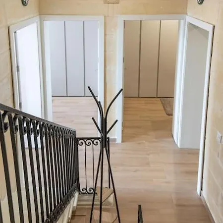 Exclusive Seafront Townhouse Sliema, Valletta Sea View スリーマ