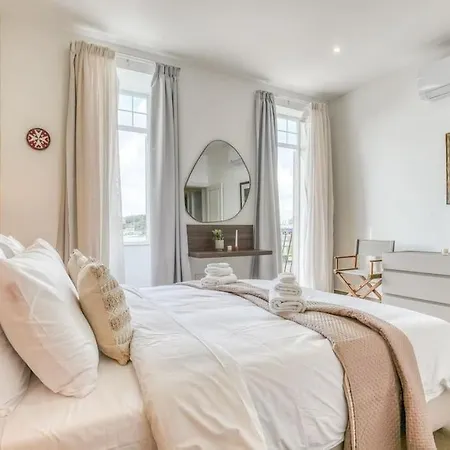 Exclusive Seafront Townhouse Sliema, Valletta Sea View * Sliema