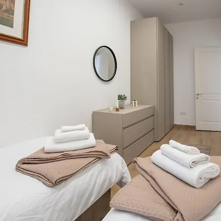 別荘 Exclusive Seafront Townhouse Sliema, Valletta Sea View *