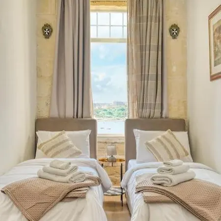 Exclusive Seafront Townhouse Sliema, Valletta Sea View Prázdninový dům Sliema