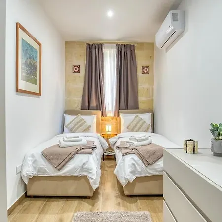 Case de vacanță Seafront Townhouse , Valletta Sea View Sliema