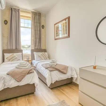 Exclusive Seafront Townhouse Sliema, Valletta Sea View 度假居