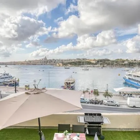Exclusive Seafront Townhouse Sliema, Valletta Sea View 別荘