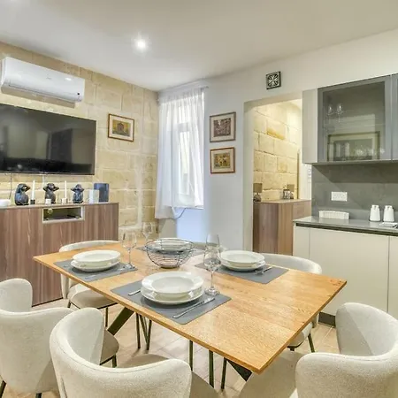 Exclusive Seafront Townhouse Sliema, Valletta Sea View * Sliema