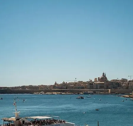 Case de vacanță Seafront Townhouse , Valletta Sea View Sliema