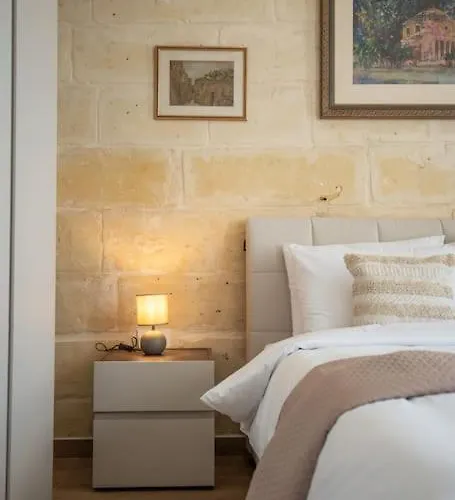 Exclusive Seafront Townhouse Sliema, Valletta Sea View Casa de Férias