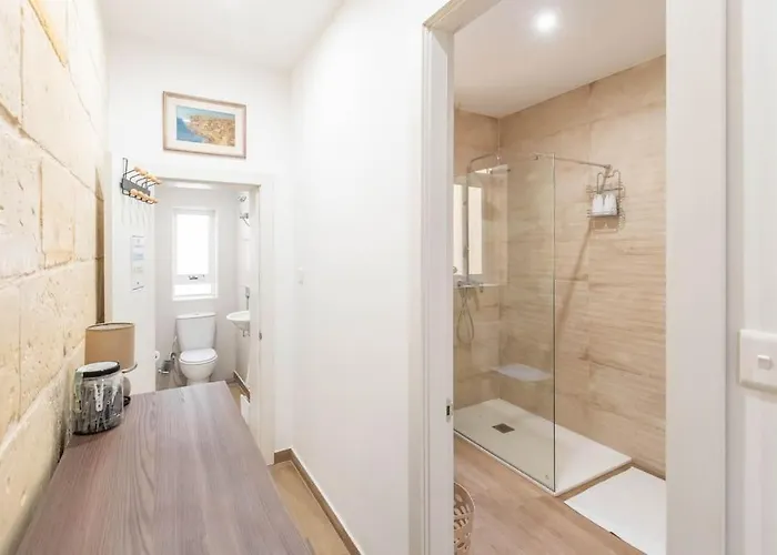 Casa de Férias Exclusive Seafront Townhouse Sliema, Valletta Sea View Sliema