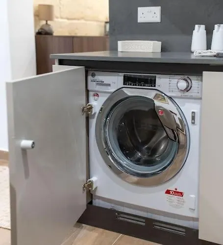 Exclusive Seafront Townhouse Sliema, Valletta Sea View Casa de Férias *