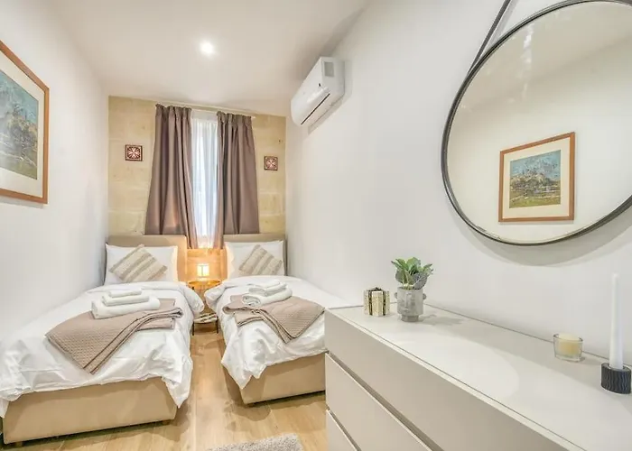 Exclusive Seafront Townhouse Sliema, Valletta Sea View *