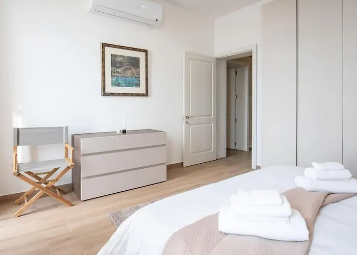 Exclusive Seafront Townhouse Sliema, Valletta Sea View Casa de Férias Sliema