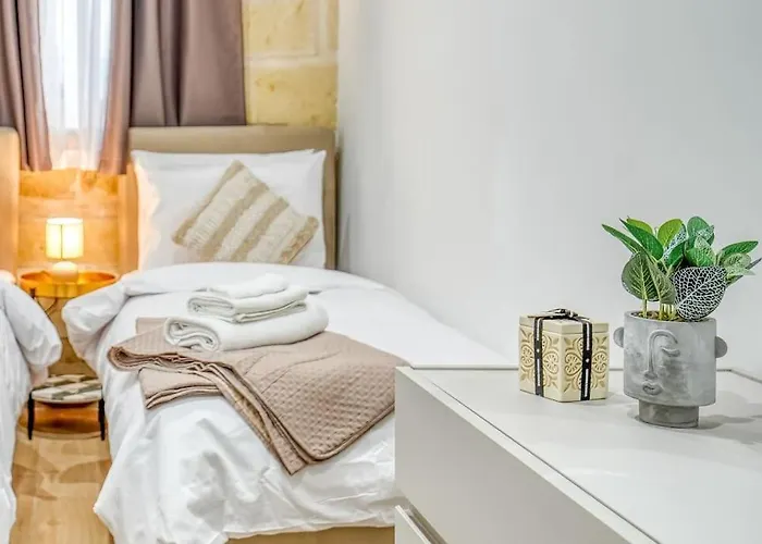 Exclusive Seafront Townhouse Sliema, Valletta Sea View Casa de Férias