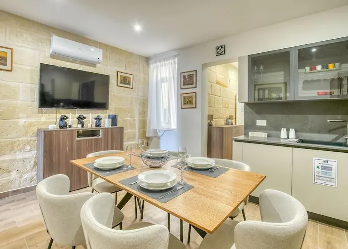 Exclusive Seafront Townhouse Sliema, Valletta Sea View * Σλιέμα