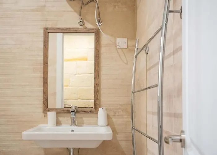 Exclusive Seafront Townhouse Sliema, Valletta Sea View Casa de Férias