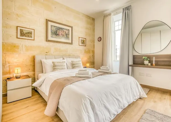 Exclusive Seafront Townhouse Sliema, Valletta Sea View Casa de Férias Sliema