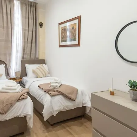 בית נופש Exclusive Seafront Townhouse Sliema, Valletta Sea View