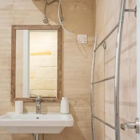 Exclusive Seafront Townhouse Sliema, Valletta Sea View בית נופש
